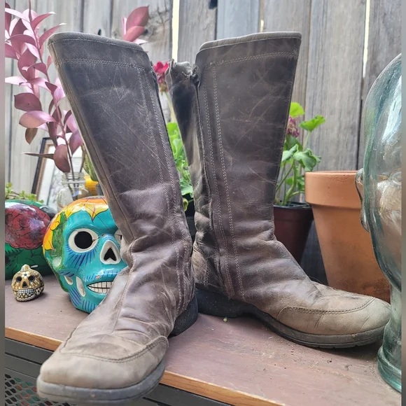 Teva Capistrano Brown Distressed Leather Boots • 12” Zip up • Waterproof • - Picture 2 of 10